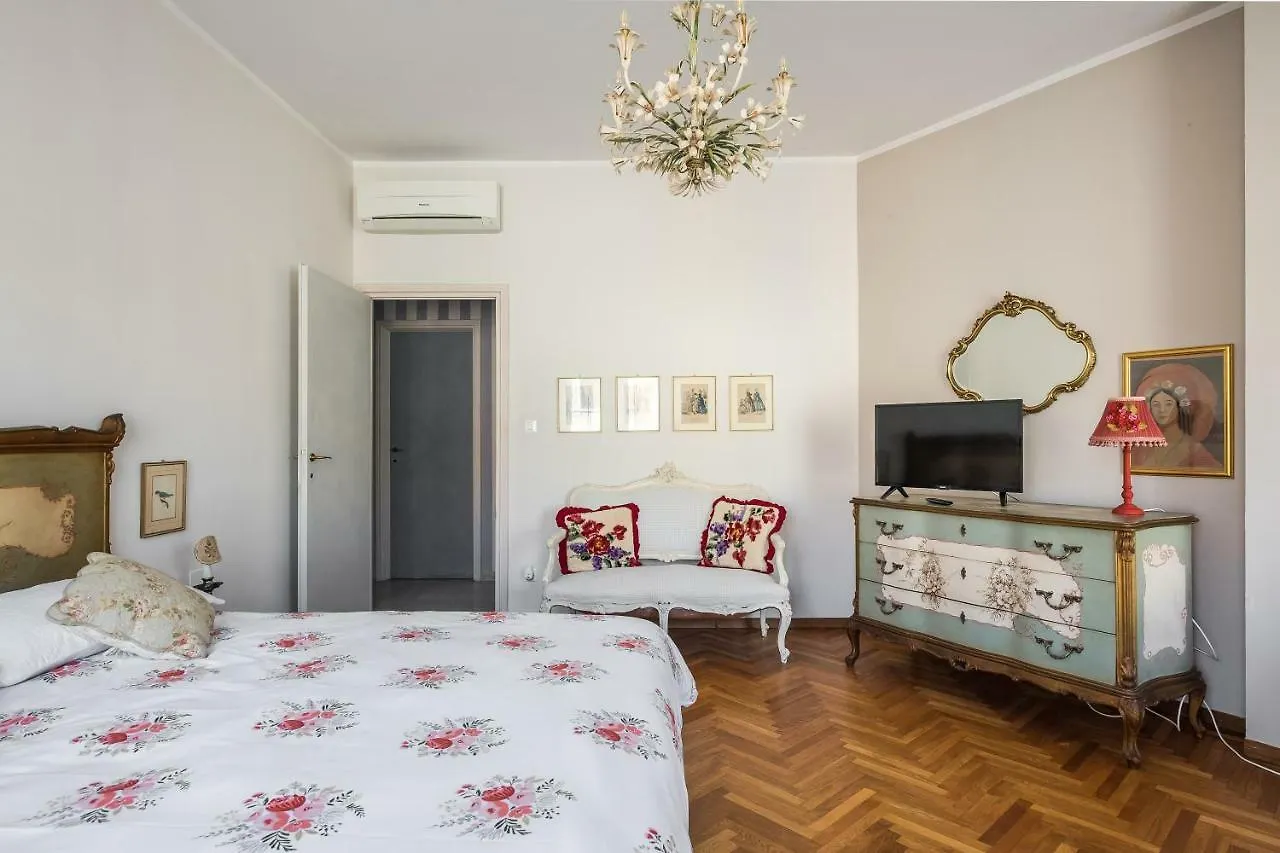 La Casa Dei Fiori Apartment Bologna 0*,